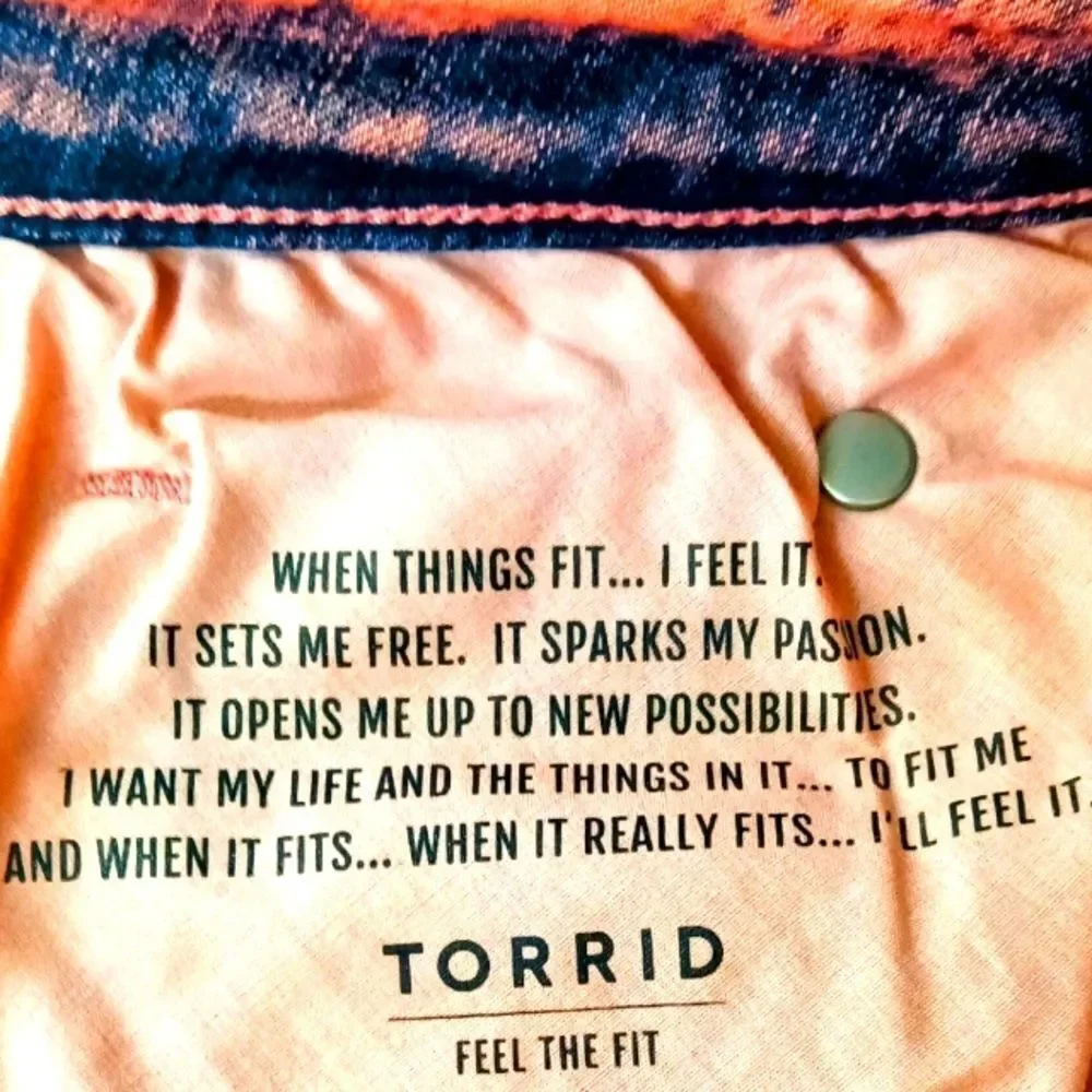 New Torrid Plus Size Coral Acid Wash Mid- Rise Vintage Shorts. - Picture 3 of 16